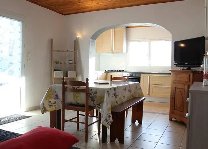 Maison Avec Jardin Et Terrasse Pres De La - Fr-1-246a-92 *