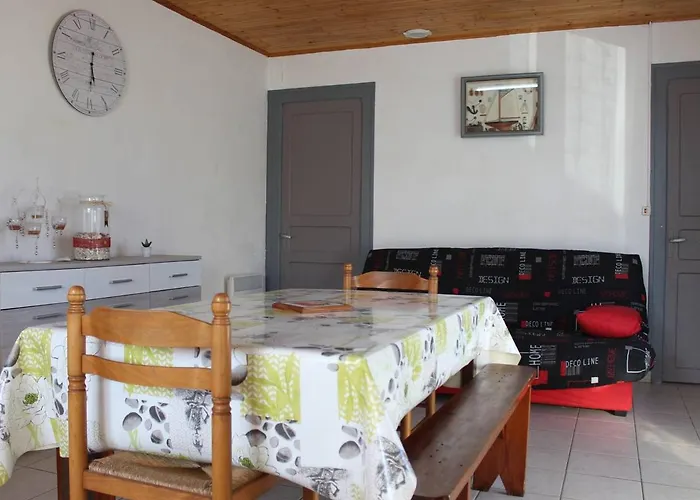 Maison Avec Jardin Et Terrasse Pres De La - Fr-1-246a-92 بيت للعطل