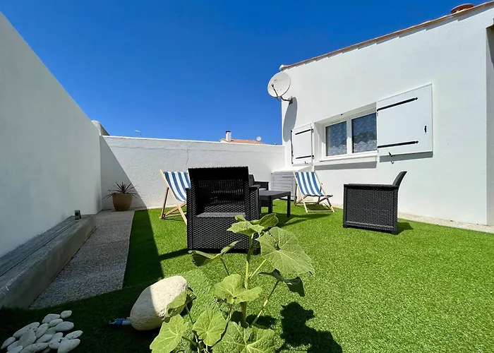Maison Avec Jardin Et Terrasse Pres De La - Fr-1-246a-92 *